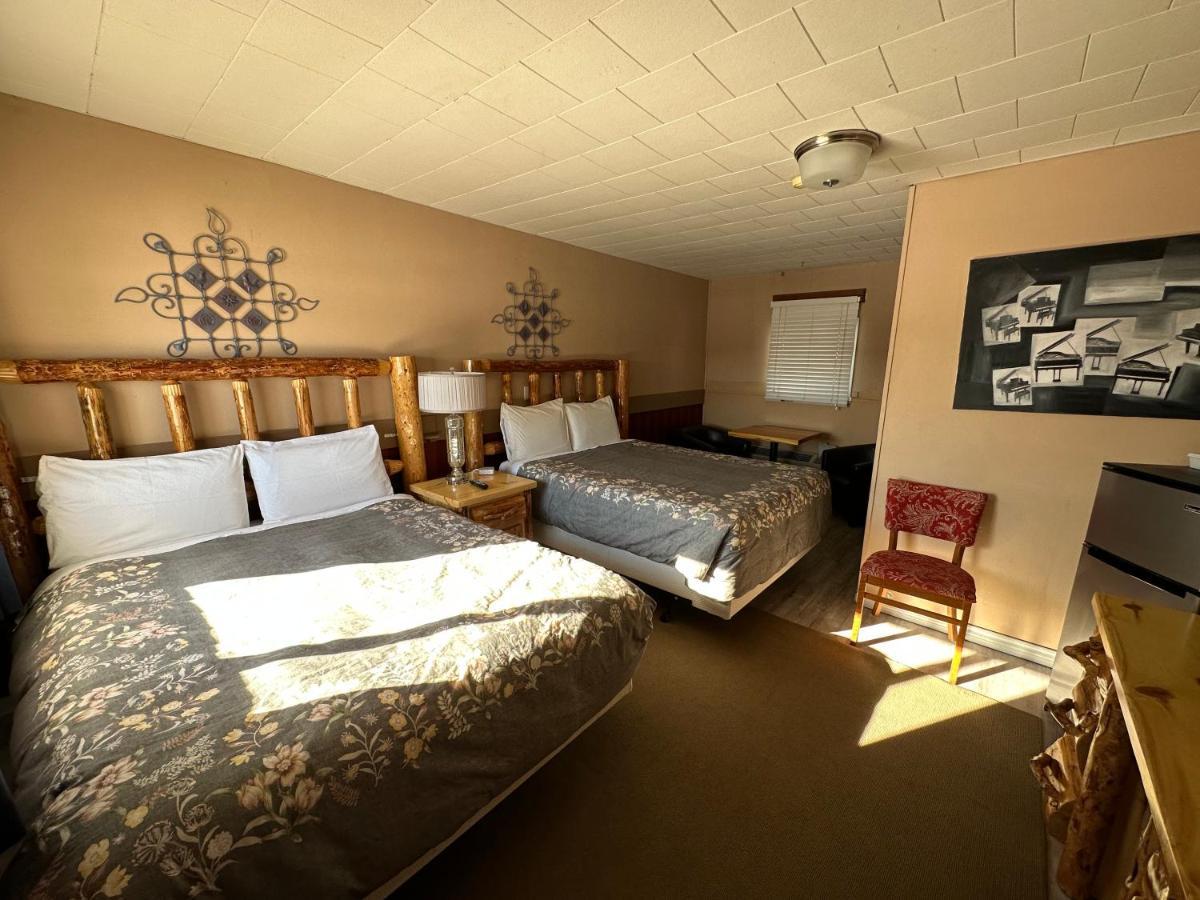 Pinecrest Motel Nipigon Exterior photo